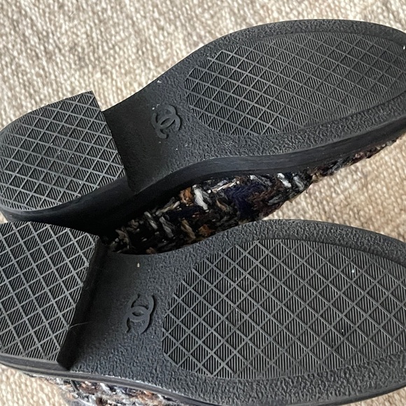 CHANEL Black Quilted Interior Boots - Picture 5 of 9